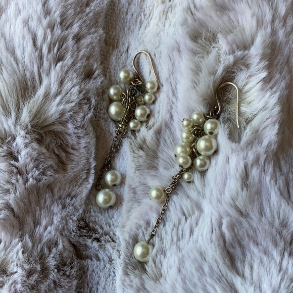 Anthropologie Jewelry - White Pearl dangle earrings